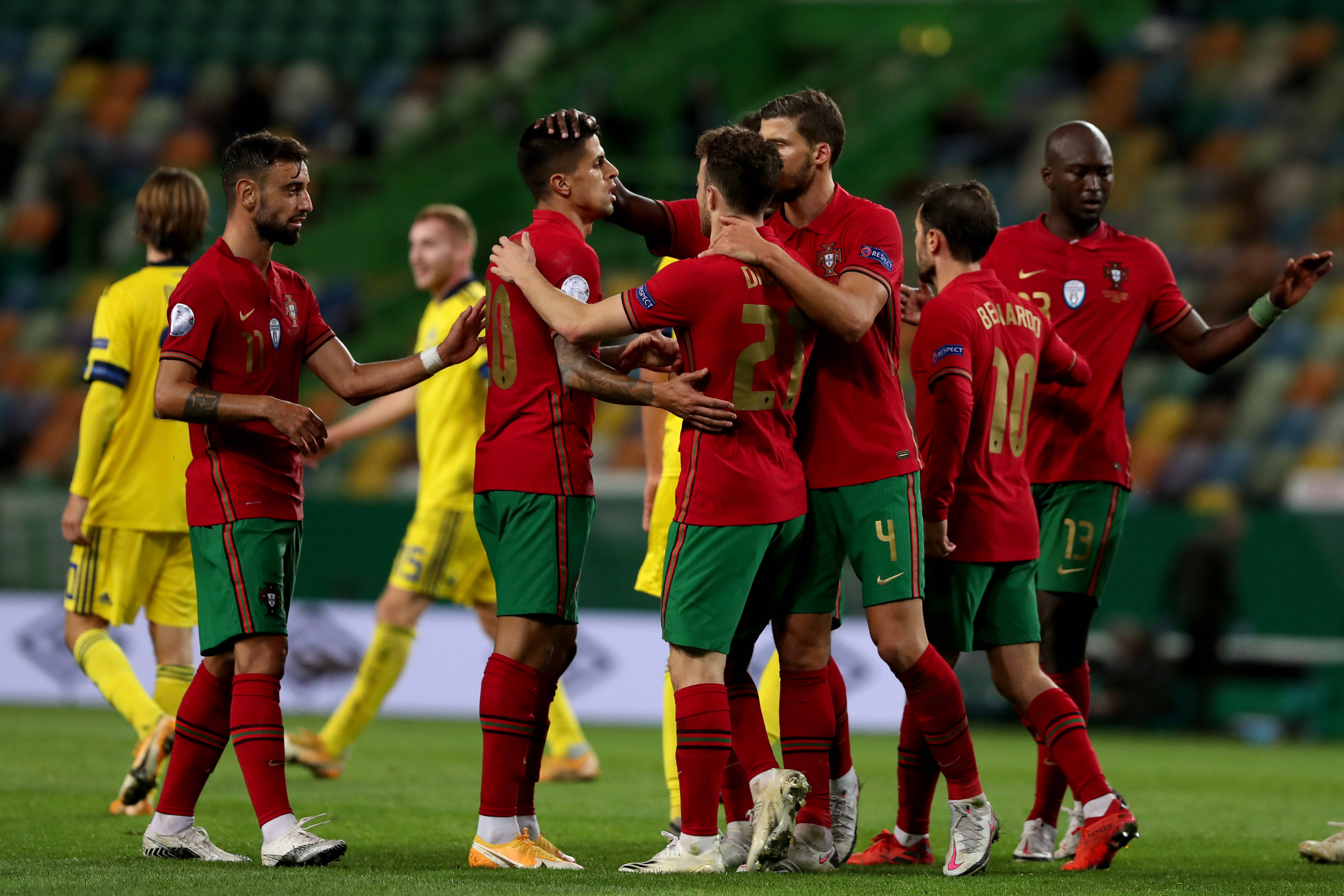 爱游戏地址-捷克联赛决赛战火重燃，球队备战打造胜利未来