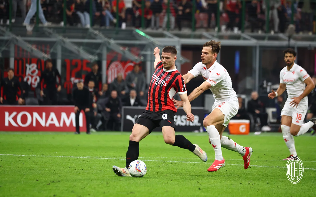 包含佛罗伦萨主场大胜AC米兰，锁定欧战席位的词条