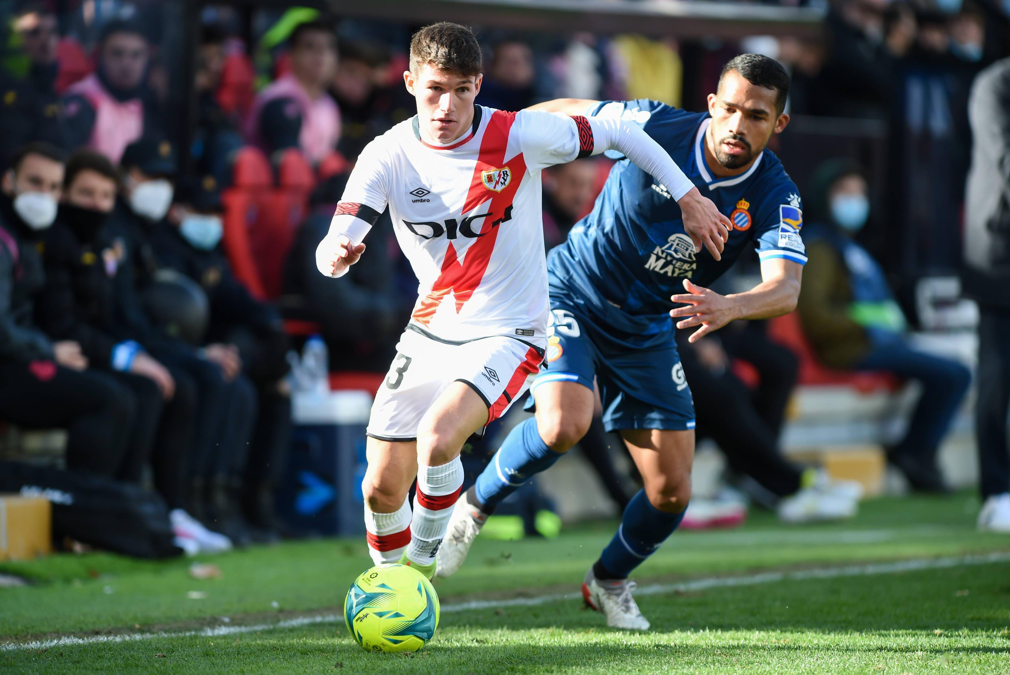 关于西甲球员技术精湛，精准传中打入一球的信息