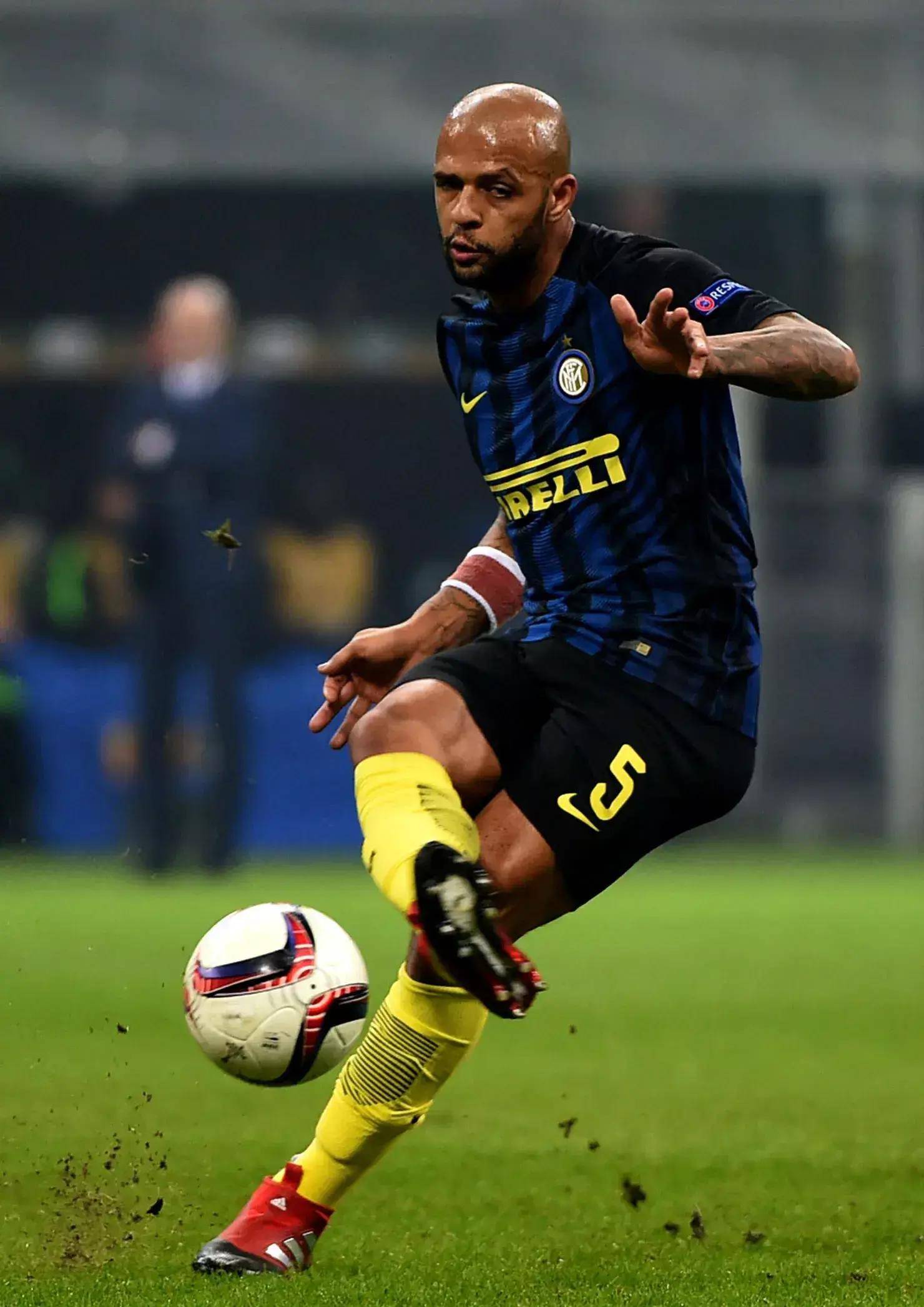 球队精准传球控球有余，轻松击败对手的简单介绍