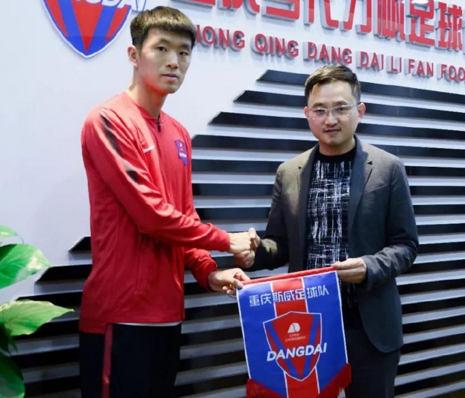 包含大连一方在主场逼平重庆力帆的词条