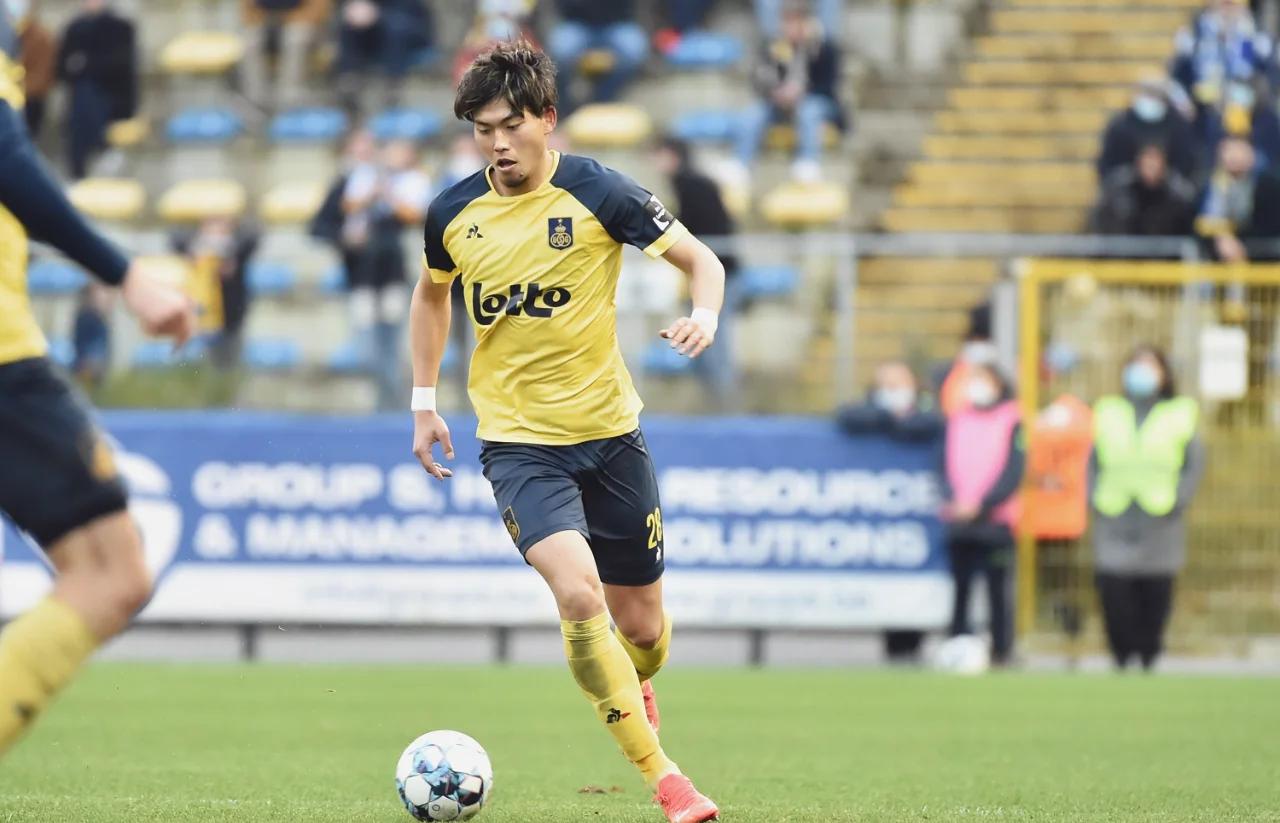 阿贾克斯惨遭败绩，晋级前途堪忧