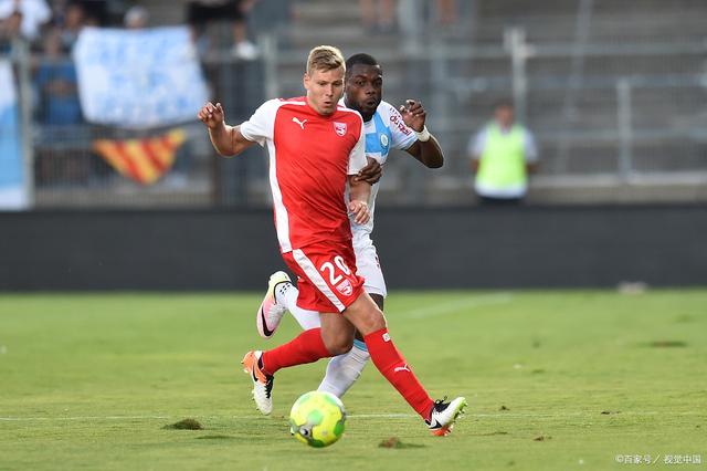 包含尼姆主场遭遇失利，保级压力增大的词条