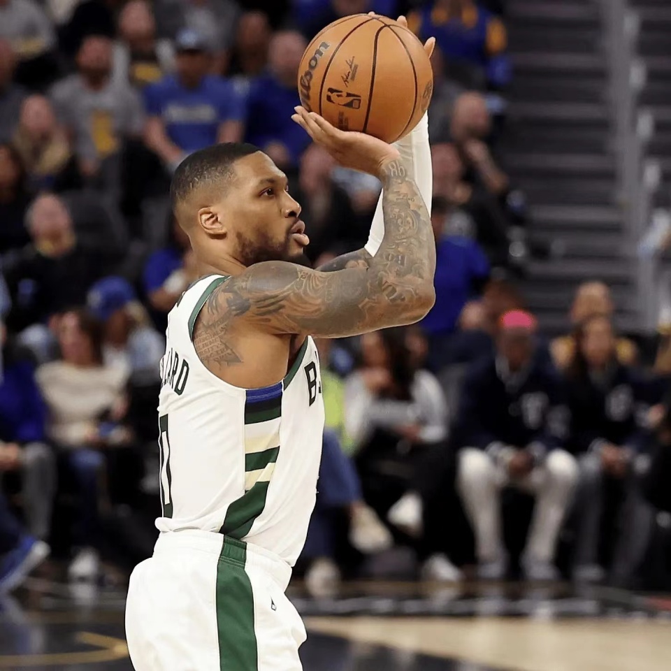 爱游戏竞技-雄鹿队惨遭猛龙队逆转，错失取得系列赛领先机会！的简单介绍