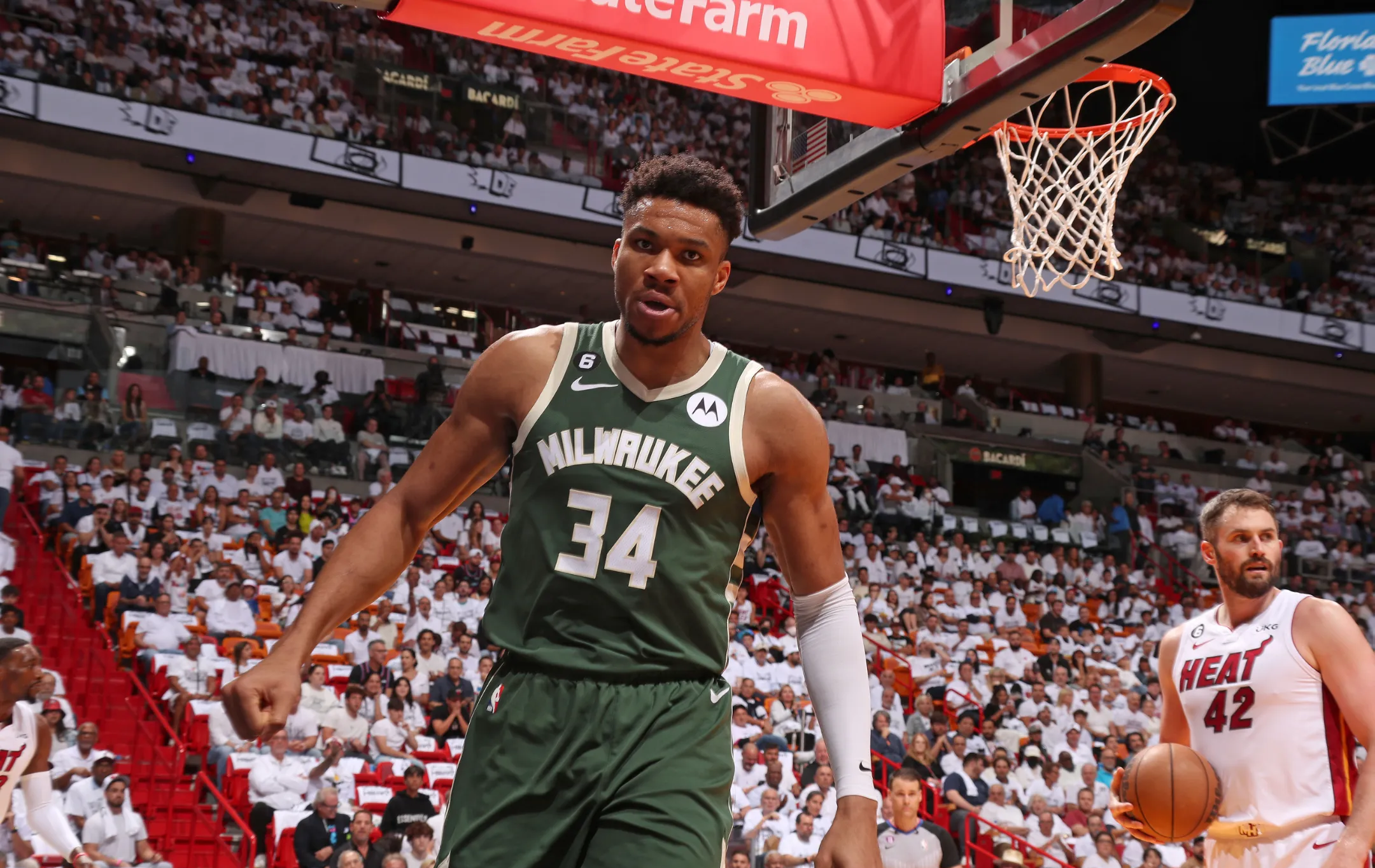 雄鹿队惨遭猛龙队逆转，错失取得系列赛领先机会！的简单介绍