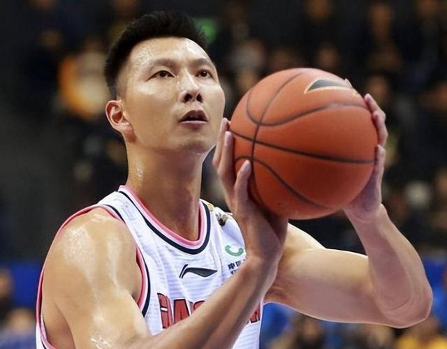 易建联因伤缺阵，球队遭遇连败困境的简单介绍