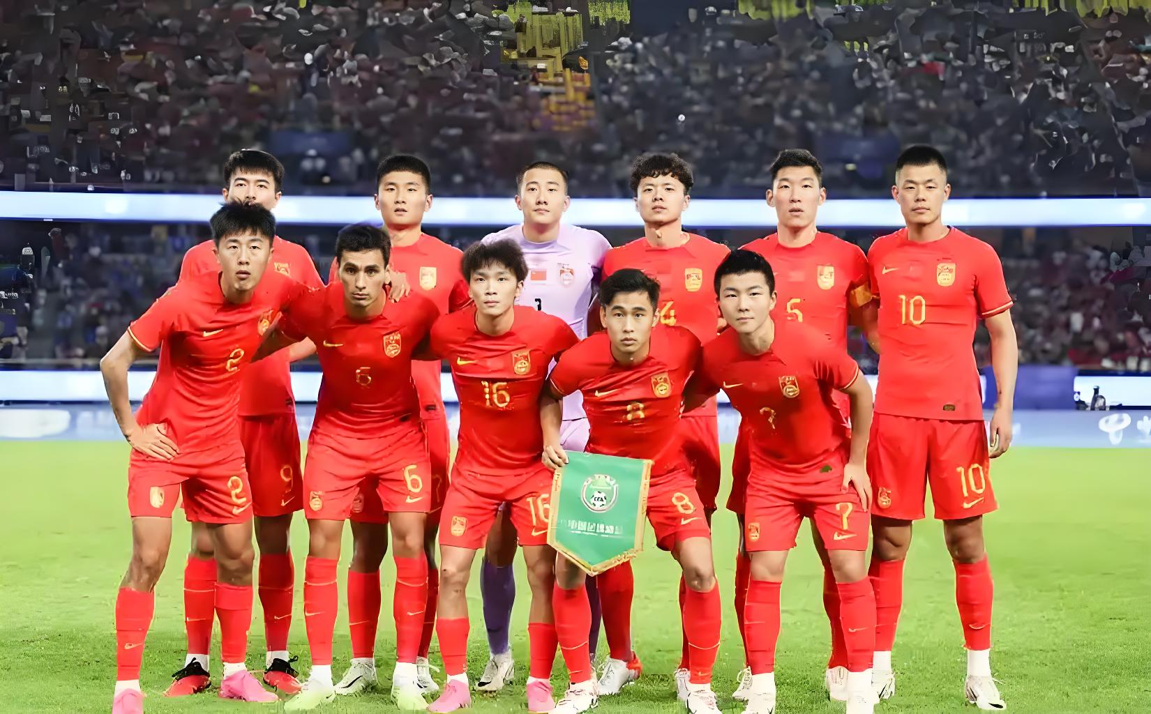 足球明星李四表现出色，助球队赢得胜利的简单介绍