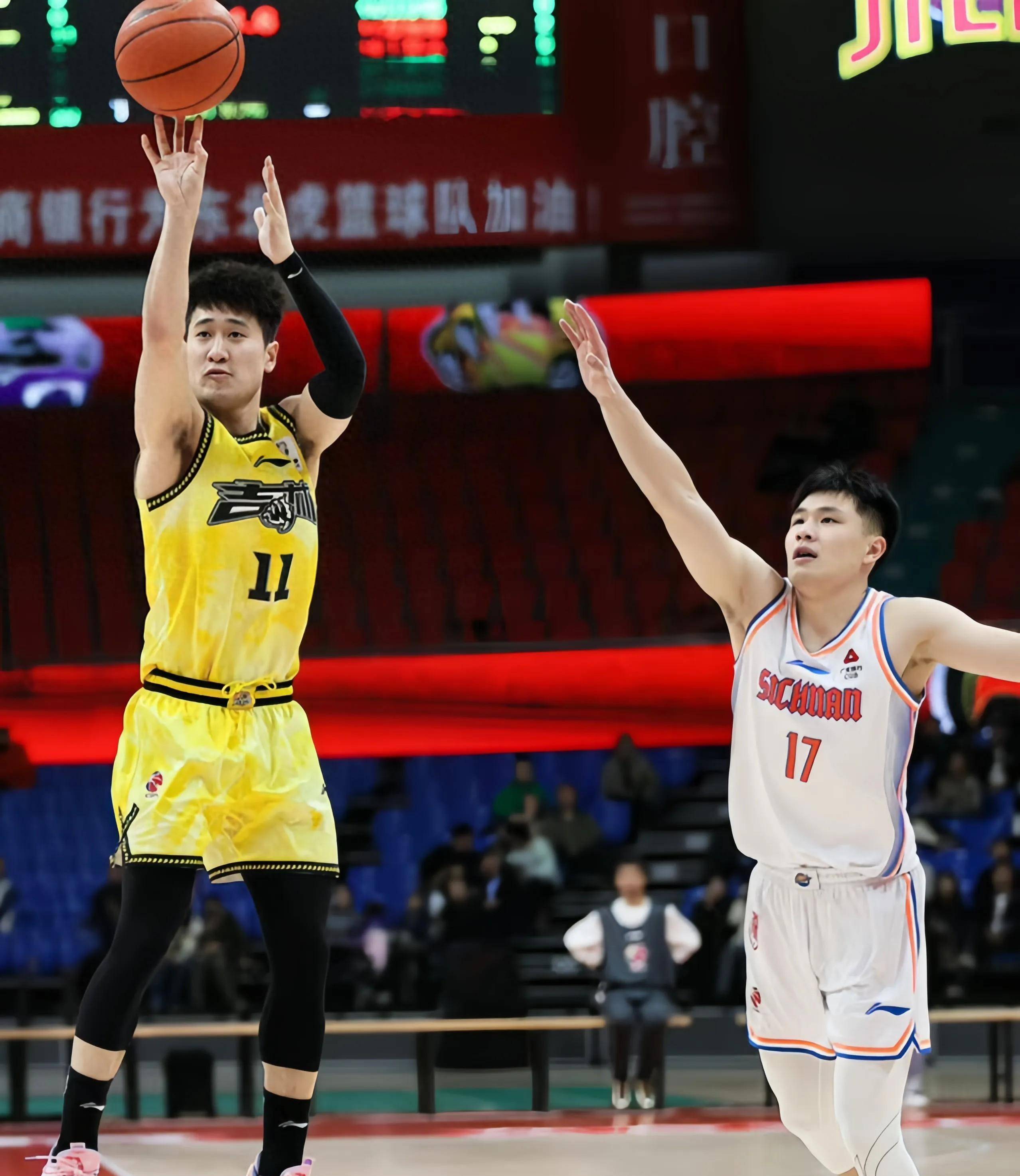 爱游戏直播-关于吉林男篮客场击败对手，稳固排名的信息