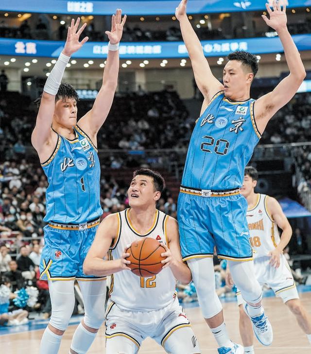 关于吉林男篮客场击败对手，稳固排名的信息