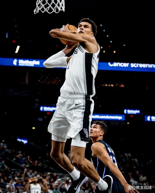 爱游戏网站入口-马刺交易首秀亮相，携手率队反击成功