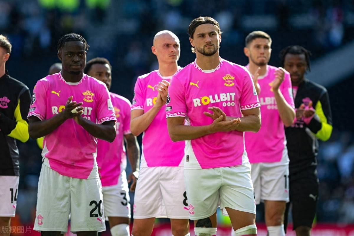 南安普顿主场逼平阿斯顿维拉，争夺保级席位的简单介绍