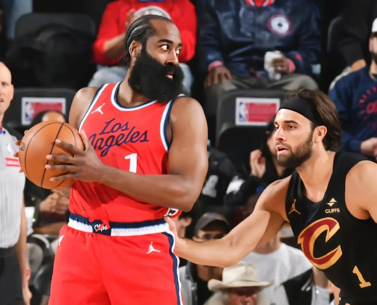 替补球员表现出色,成为比赛关键 替补球员表现出色,成为比赛关键