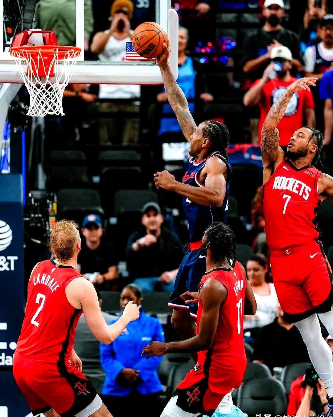 爱游戏馆-小牛战胜快船，西部半决赛