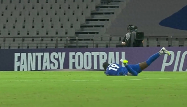 萨拉戈萨主场不敌对手，遭遇争议判罚的简单介绍