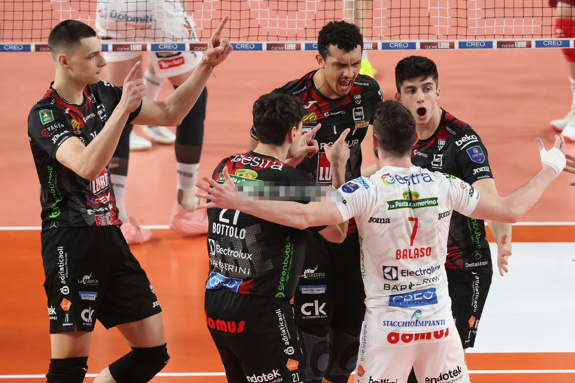 包含瓦伦西亚客场逆转，跻身联赛前列的词条