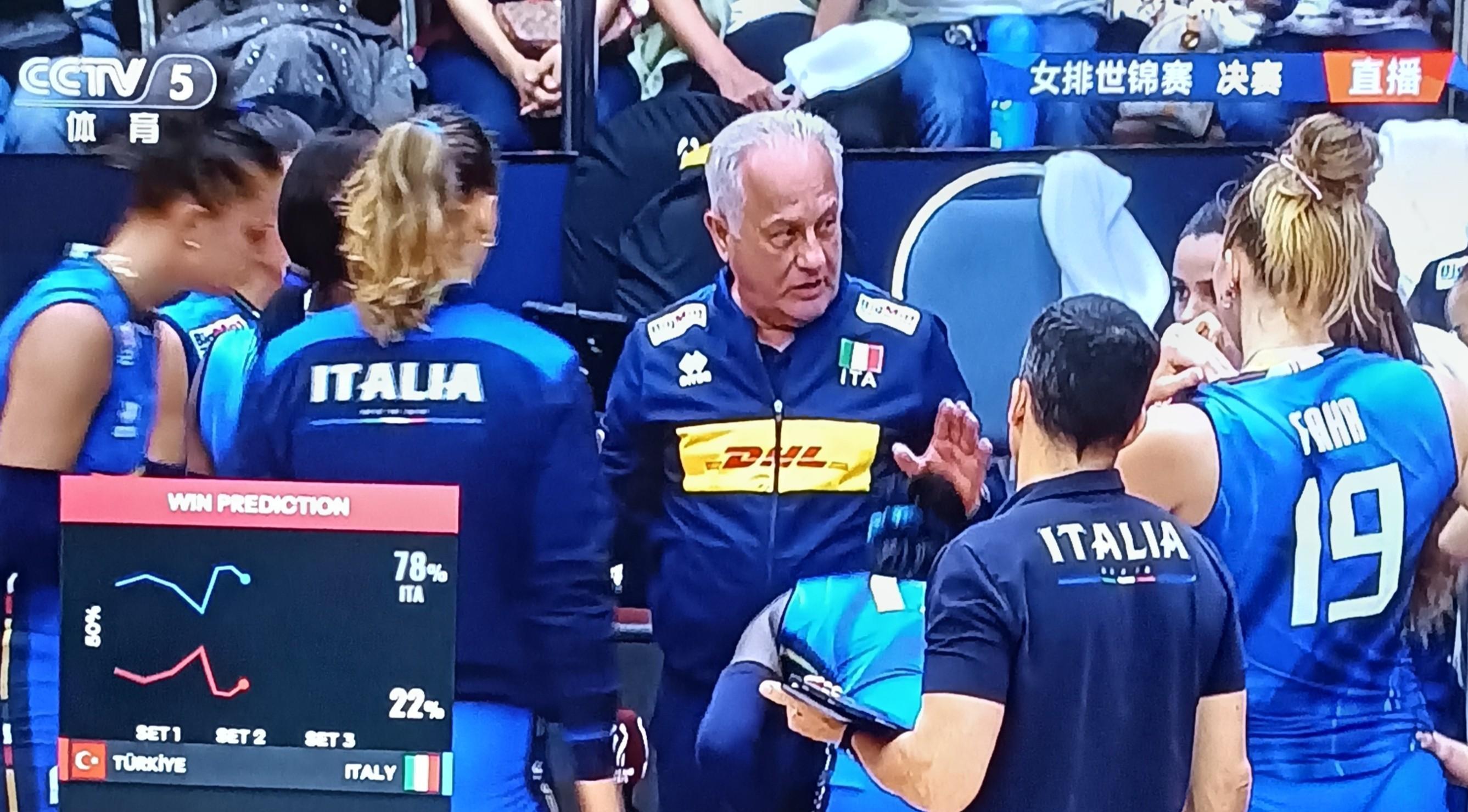 周周期间搏杀！女排成功登上领奖台，富丽堂皇的简单介绍